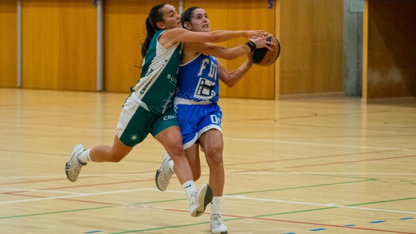 Anna Ramírez, entrant a cistella