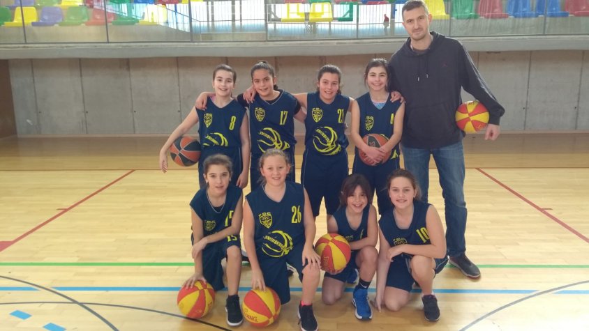 L'equip de mini femeni de La Salle Cassà