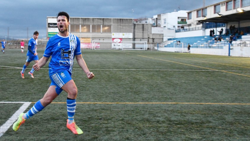 Aleix Montero celebra el gol de la victòria, aconseguit al darrer minut de partit