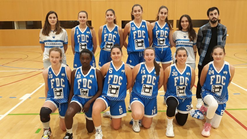 L'equip sènior femení B del Foment  ha quedat subcampió i puja de categoria