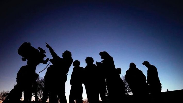 El proper cap de setmana, Nit d'estels a Can Vilallonga 