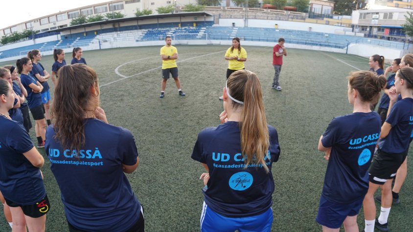 Primers entrenamenta de la UD Cassà (sènior femení)