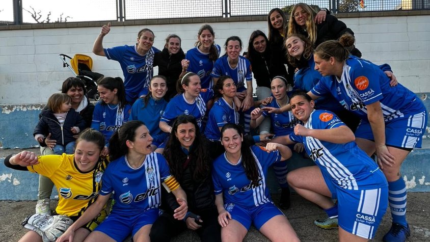 El sènior femení després de guanyar al Figueres