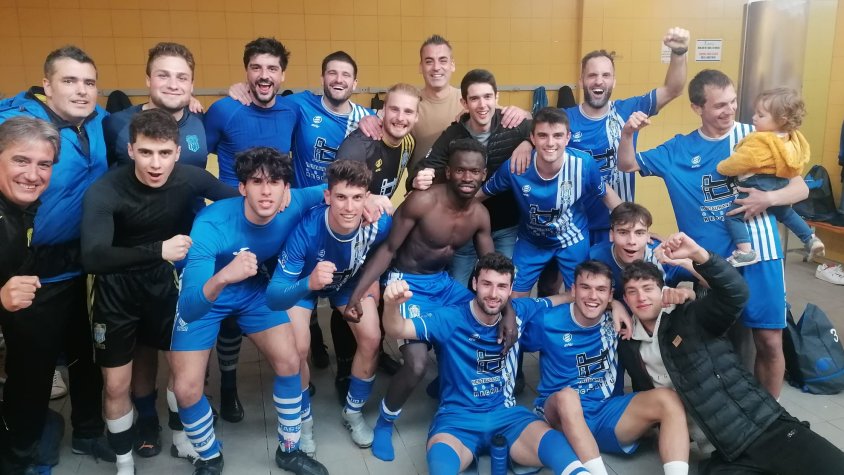El sènior masculí A celebra el triomf sobre el Bisbalenc