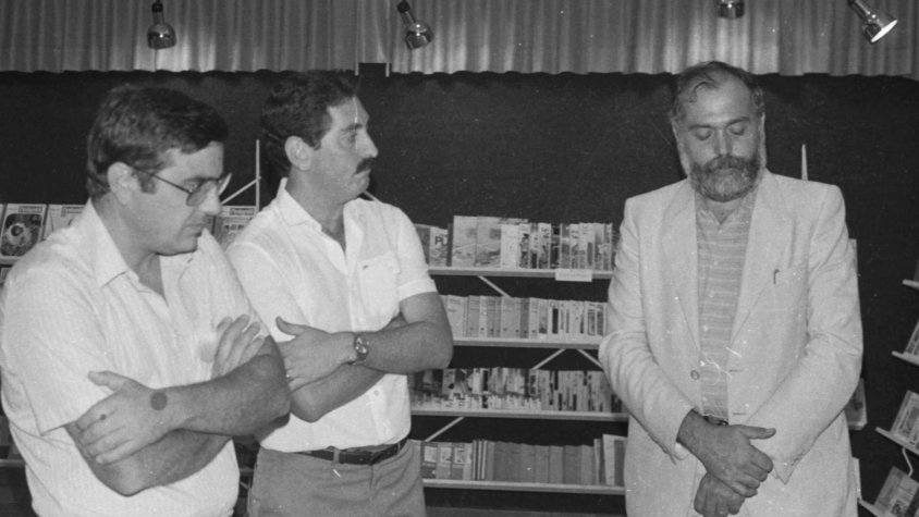 Joan Maymí, en la seva etapa de regidor, a l'esquerra a la fotografia, al costat de Josep M. Dausà i el delegat de cultura a Girona, Joan Saqués.