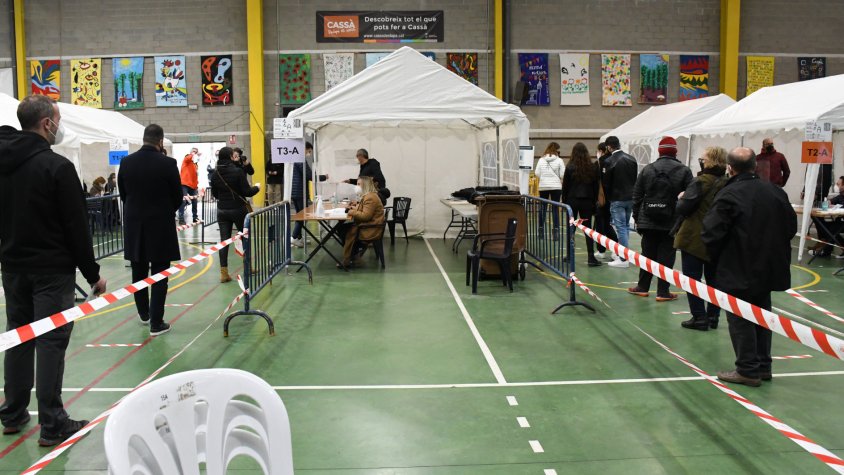 Votacions del 2021, sota pandèmia, a la nau polivalent