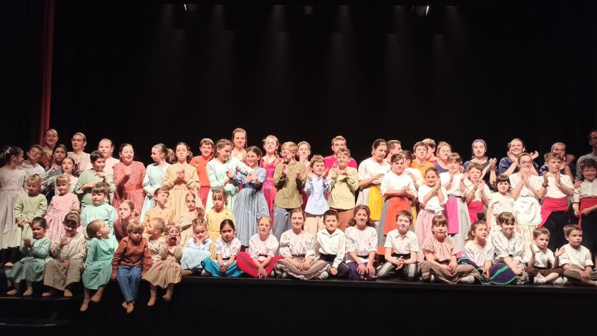 Brillant mostra de danses de les comarques gironines