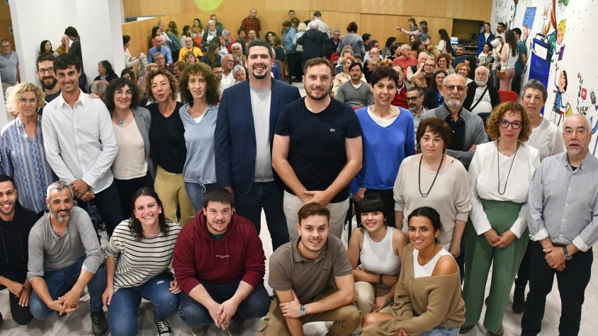 Bona part dels membres de la candidatura de Fem Cassà, després de l'acte d'aquest migdia