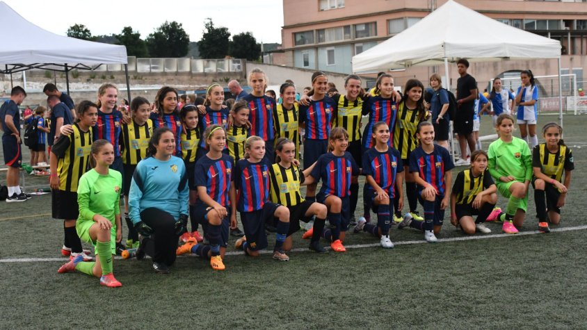 Les jugadores del Barça i les del Cabanes