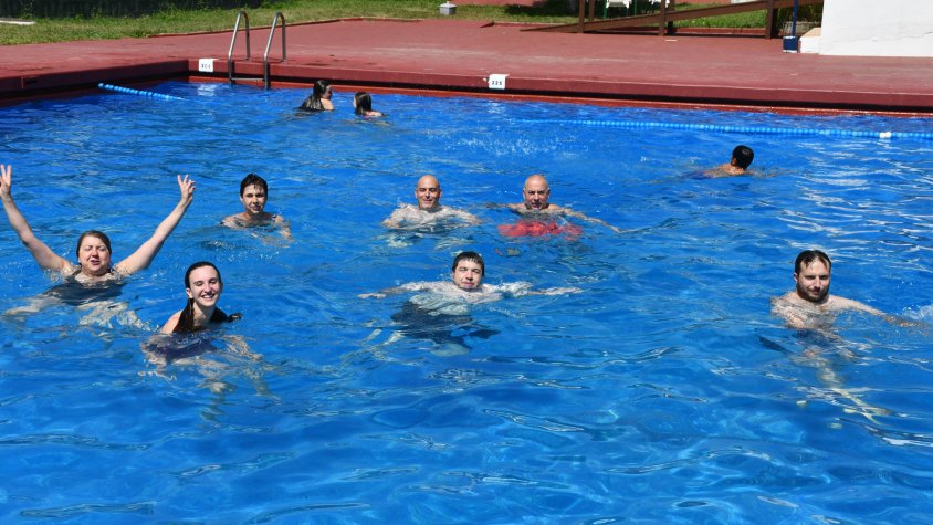 Els regidors i regidores es "mullen" contra l'esclerosi múltiple