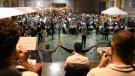 Molta gent a la primera nit de la fira Santa Tecla