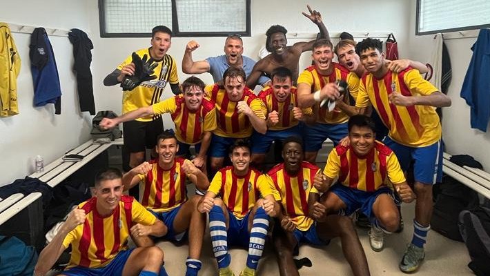 Celebració del filial que va guanyar a Riudellots