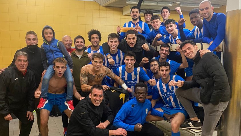 Celebració del triomf al primer equip de la UD Cassà