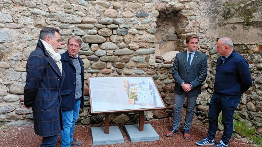 Un moment de la presentació amb el conseller comarcal i alcalde delegat de Cassà, Robert Mundet