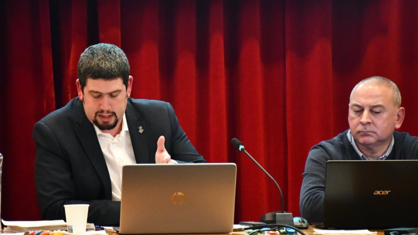 Pau Presas i Robert Mundet, a la presidència del ple d'avui