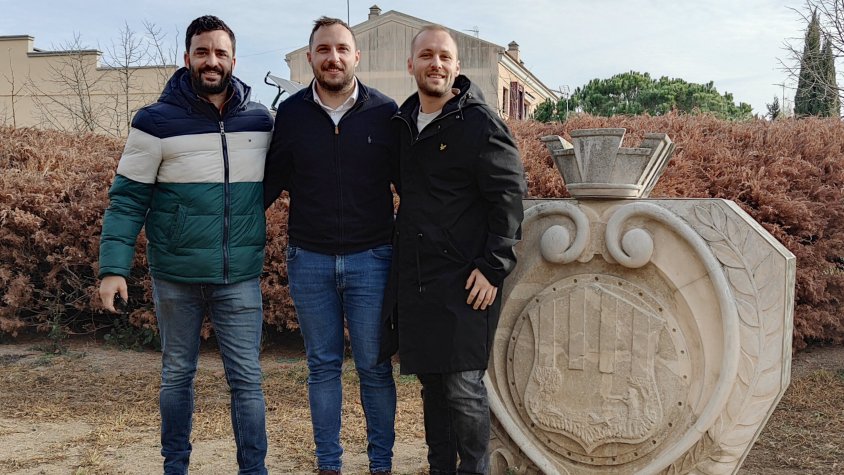 El regidor de Promoció Econòmica, Àlex Font (al centre) amb els organitzadors del Delirium Festival,  Joel Garriga i Octavian Dobre (esquerra i dreta).