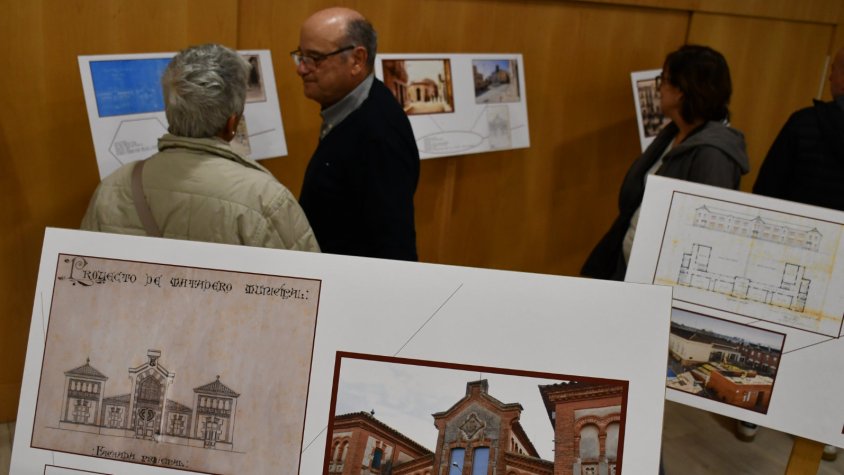 Una exposició serveix per il·lustrar els elements arquitectònics que s'han perdut o no van arribar a ser realitat