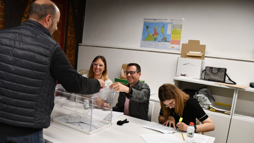 A les sis de la tarda  havia votat menys del 50% del cens