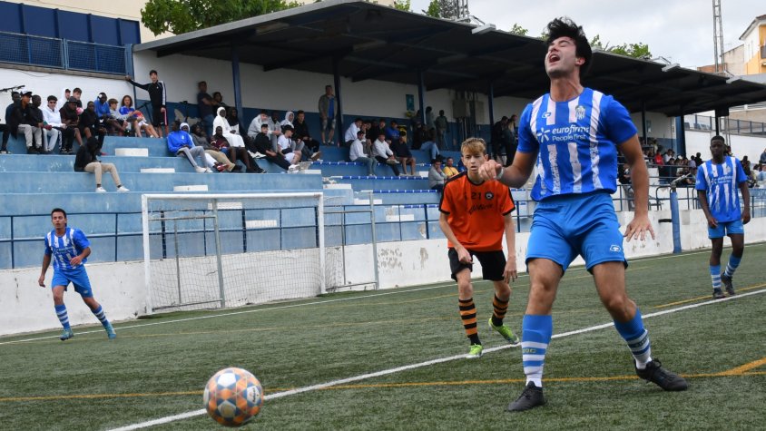 Nil Roca lamenta una pilota que es perd en el parit d'aquesta tarda