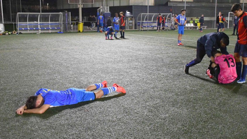Desolació entre els jugadors del Cassà per la derrota final
