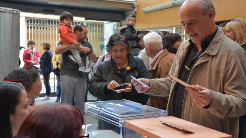 L'alcalde de Cassà, Martí Vallès, ha votat aquet matí a la Sala Galà