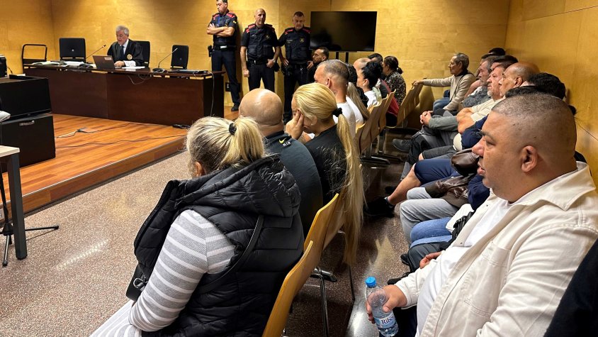 Una imatge del judici als encausats