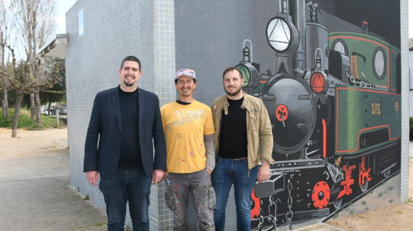 Un mural del Carrilet al Parc de l'Estació
