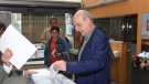 Poques aglomeracions en l'inici de la jornada electoral