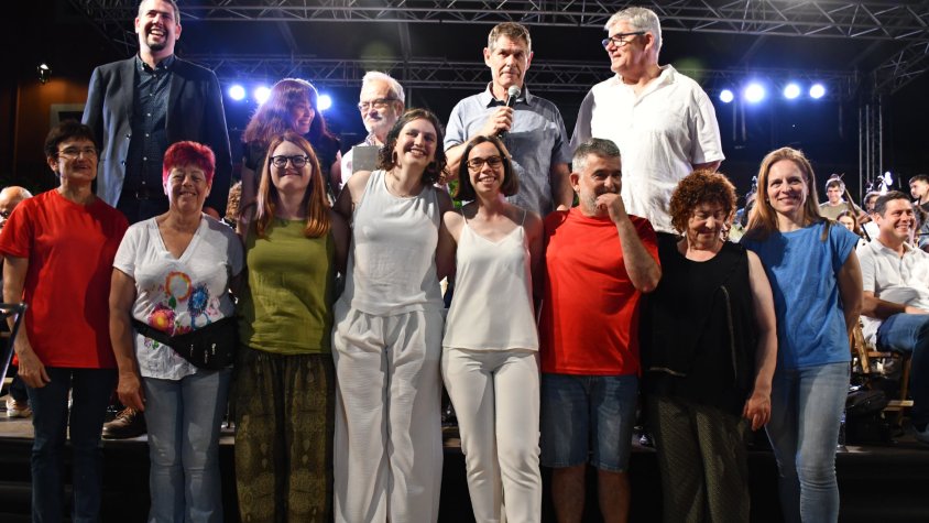 Quim Massa amb companys i autoritats, després de rebre el guardó El Sereno