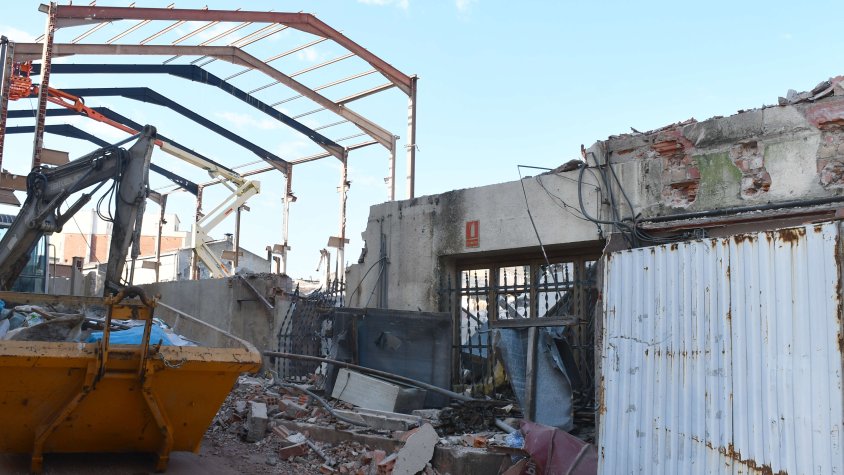 L'enderroc de la fàbrica Rich oferirà u nou espai d'aparcament a la zona