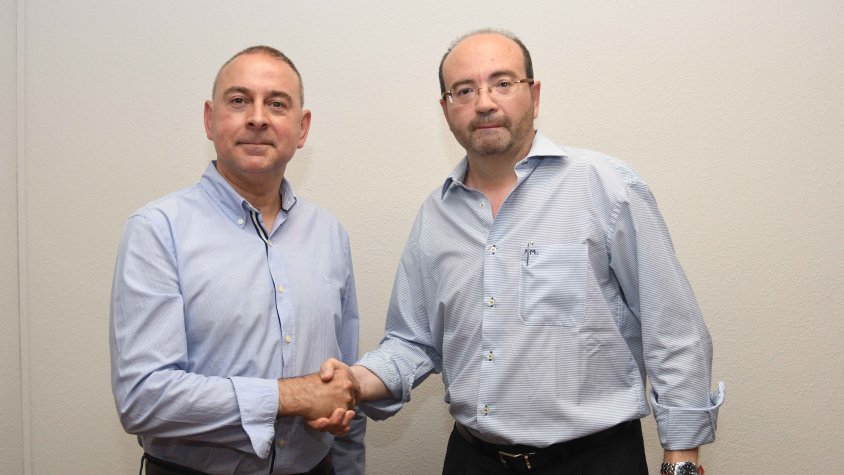 Robert Mundet i Marià Montsunyer, encaixant abans de presentar el pacte