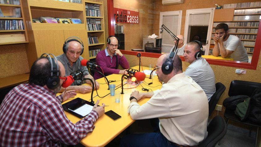Els representants de lesllistes de Cassà, en el debat del dia de les eleccions a Ràdio Cassà