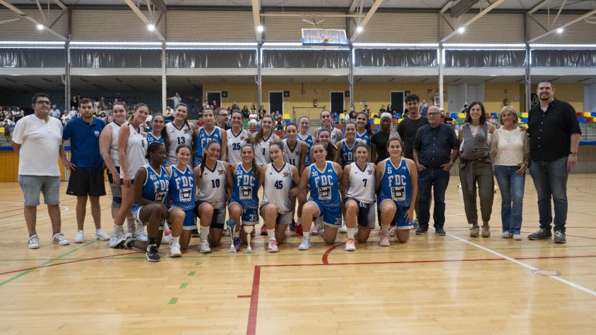 Els equips femenins, C.E.Onyar i Foment Deportiu Cassanenc, amb Pau Presas, Albert Arderiu, Xevi Carrera, Àngel Teixidor, Roser Ciurana i Anna Viana