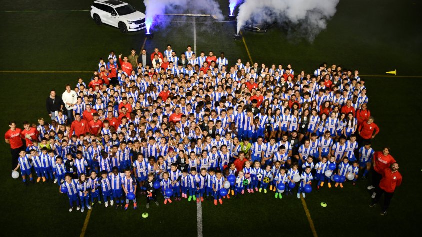 Foto de família dels jugadors de la UD Cassà 2025/26