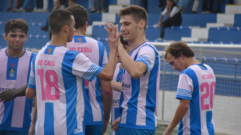 Pol Masgrau celebra el seu gol contra el Lloret