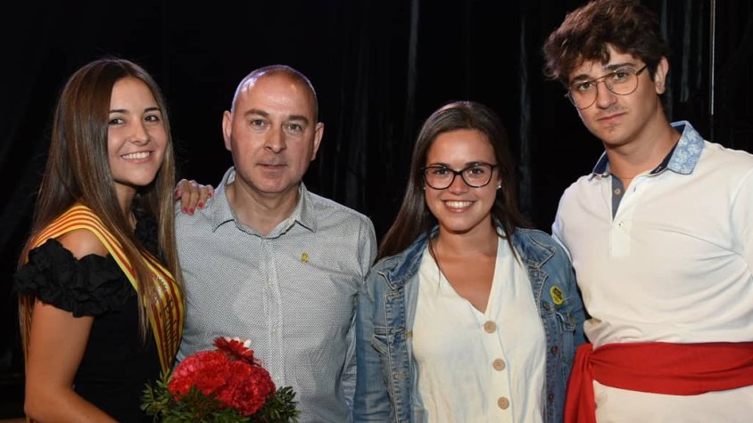 L'alcalde, Robert Mundet, i la regidora Carla Matilla, amb els nous hereu i pubilla de Cassà