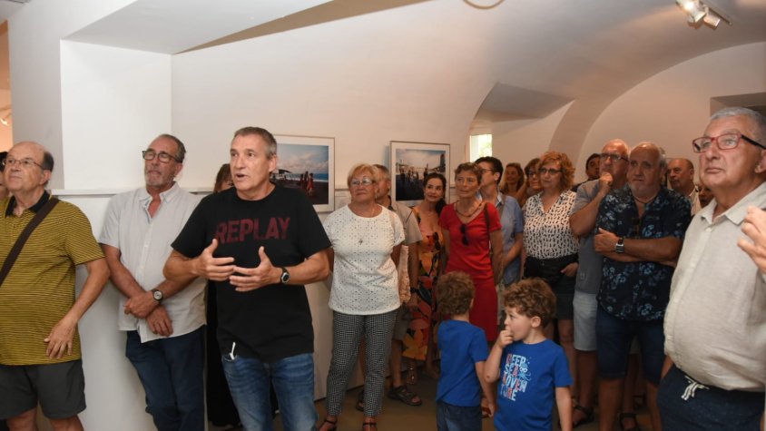 Diversos moments de l'acte inaugural de l'exposició