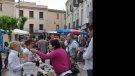 Avui, botigues a la llum d'espelmes a la plaça de la Coma